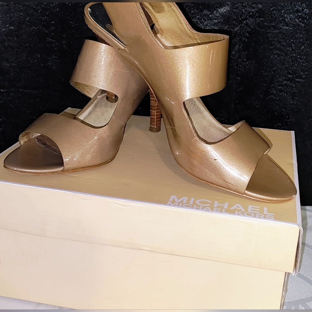 Michael Kors Women's Tan Pearlized Patent  Heels Size 7M